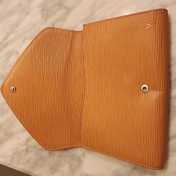 Louis Vuitton Epi Art Deco Clutch - Picture 8 of 8